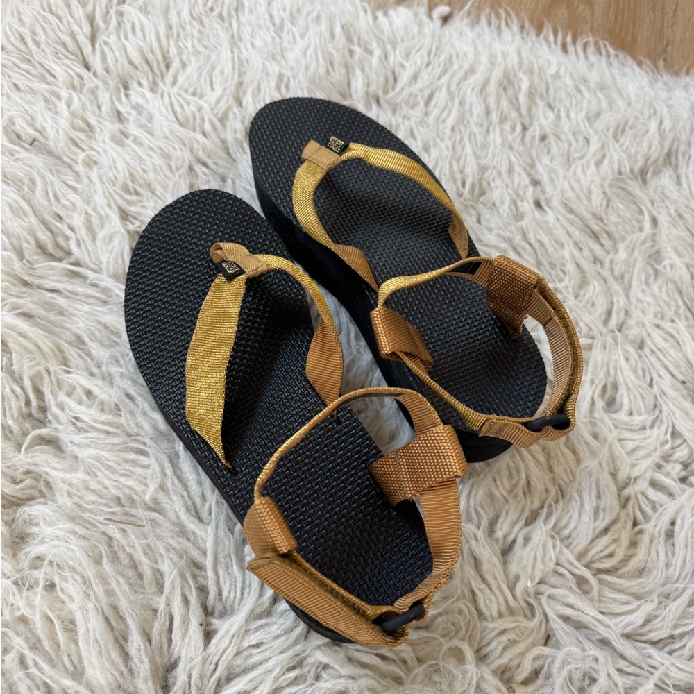 Teva Flatform Original Ankle Strap Gold Sandals 9